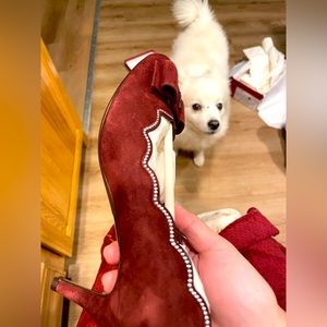 Brand new Salvatore Ferragamo scalloped Pumps for sale, size 6, dark red